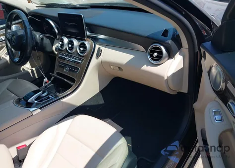 2015 Mercedes-Benz C 300 4Matic/Luxury 4Matic/Sport 4Matic из США, поврежденный, VIN 55SWF4KB7FU007406